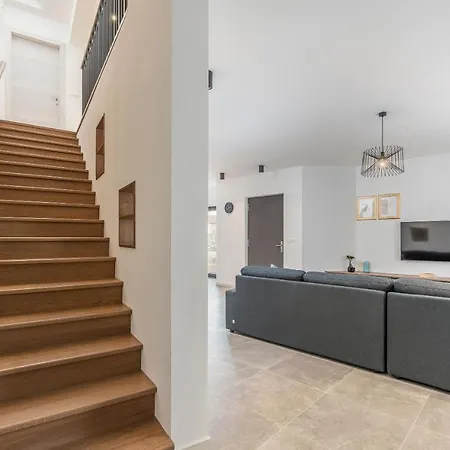 Villa Isabel With Heated Pool Near Porec