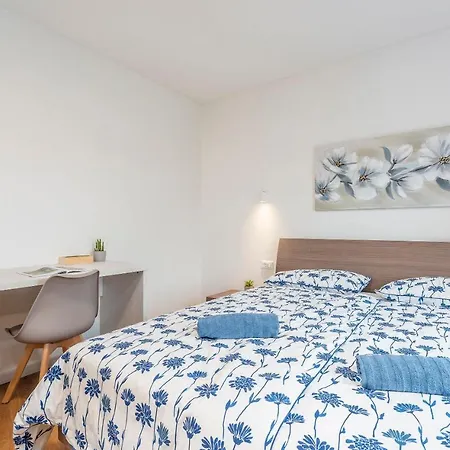 Villa Isabel With Heated Pool Near Porec