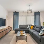 Villa Isabel With Heated Pool Near Porec