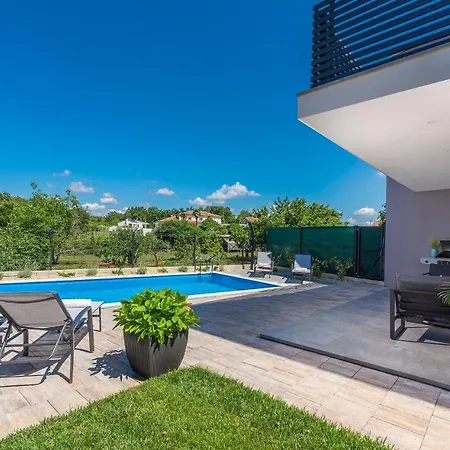 Villa Isabel With Heated Pool Near Porec *